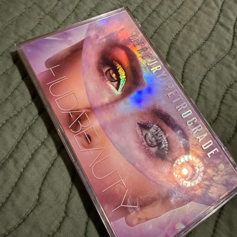 HUDA BEAUTY MERCURY RETROGRADE Vibrant Eyeshadow Palette